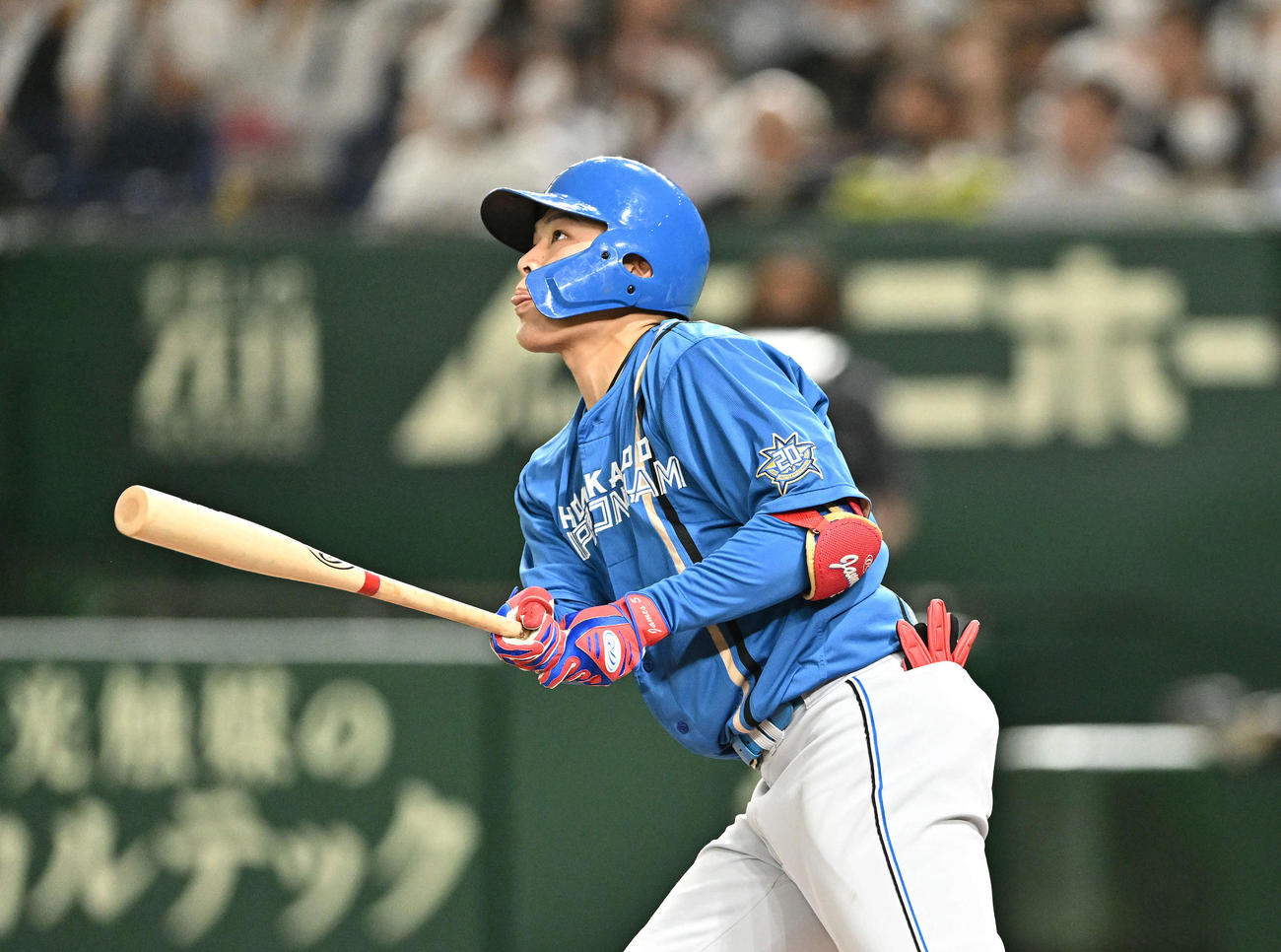 巨人対日本ハム　3回表日本ハム2死一、二塁、野村は左越え3点本塁打を放つ（撮影・滝沢徹郎）