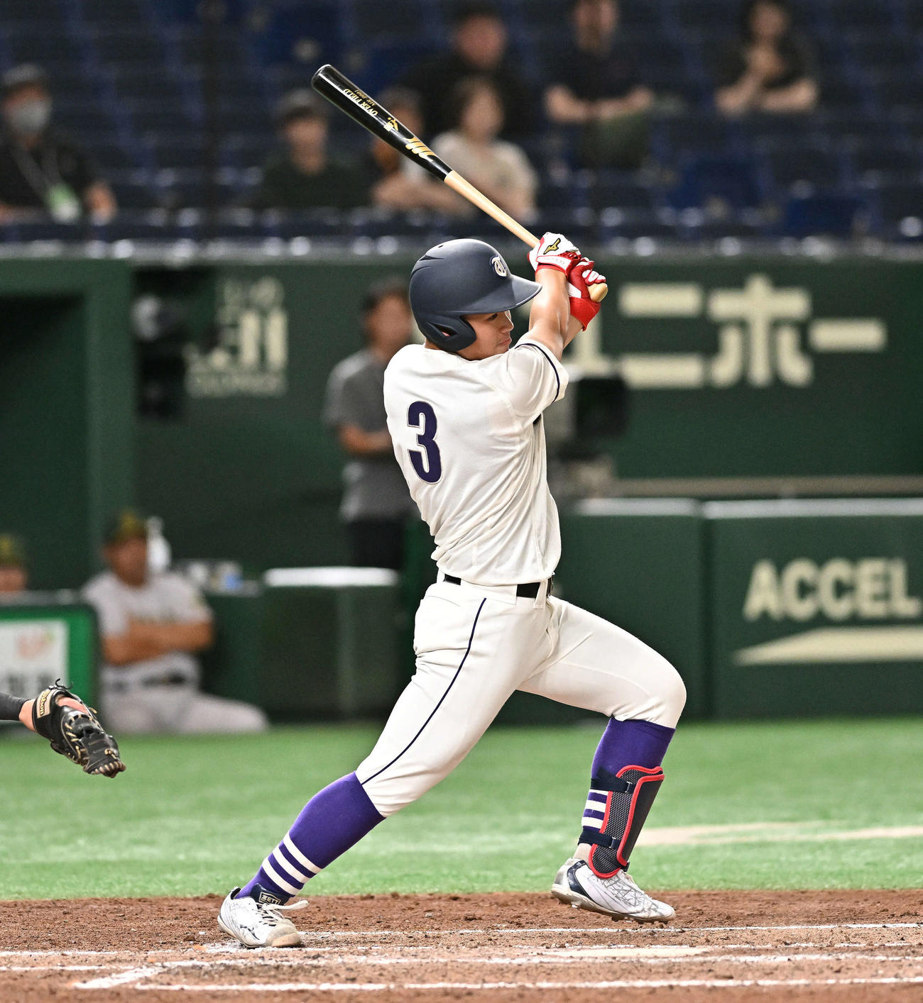 西南学院大対天理大　4回裏天理大1死三塁、近藤は先制右前適時打を放つ（撮影・滝沢徹郎）