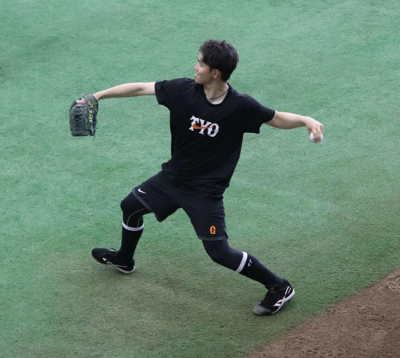 ジャイアンツ球場で1軍残留投手練習に参加した巨人高橋（撮影・小早川宗一郎）