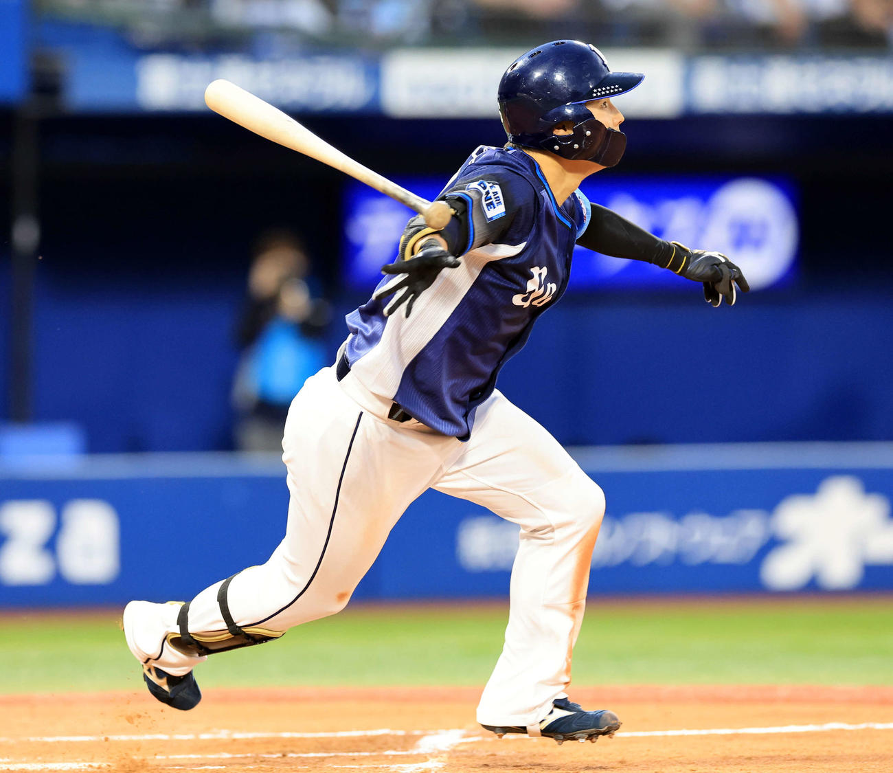 DeNA対西武　3回表西武無死二、三塁、鈴木は二塁ゴロで先制する（撮影・浅見桂子）