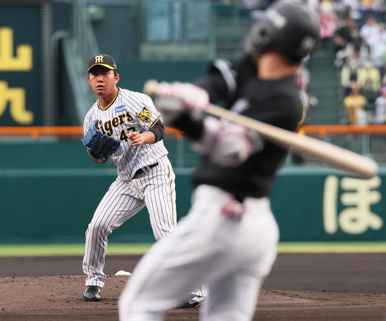 阪神対ロッテ　力投する阪神先発の桐敷（撮影・上山淳一）