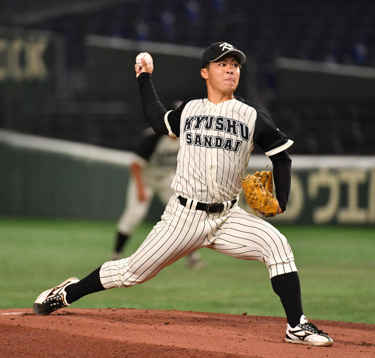 九産大対中部大　先発した九産大・楠本（撮影・柴田隆二）