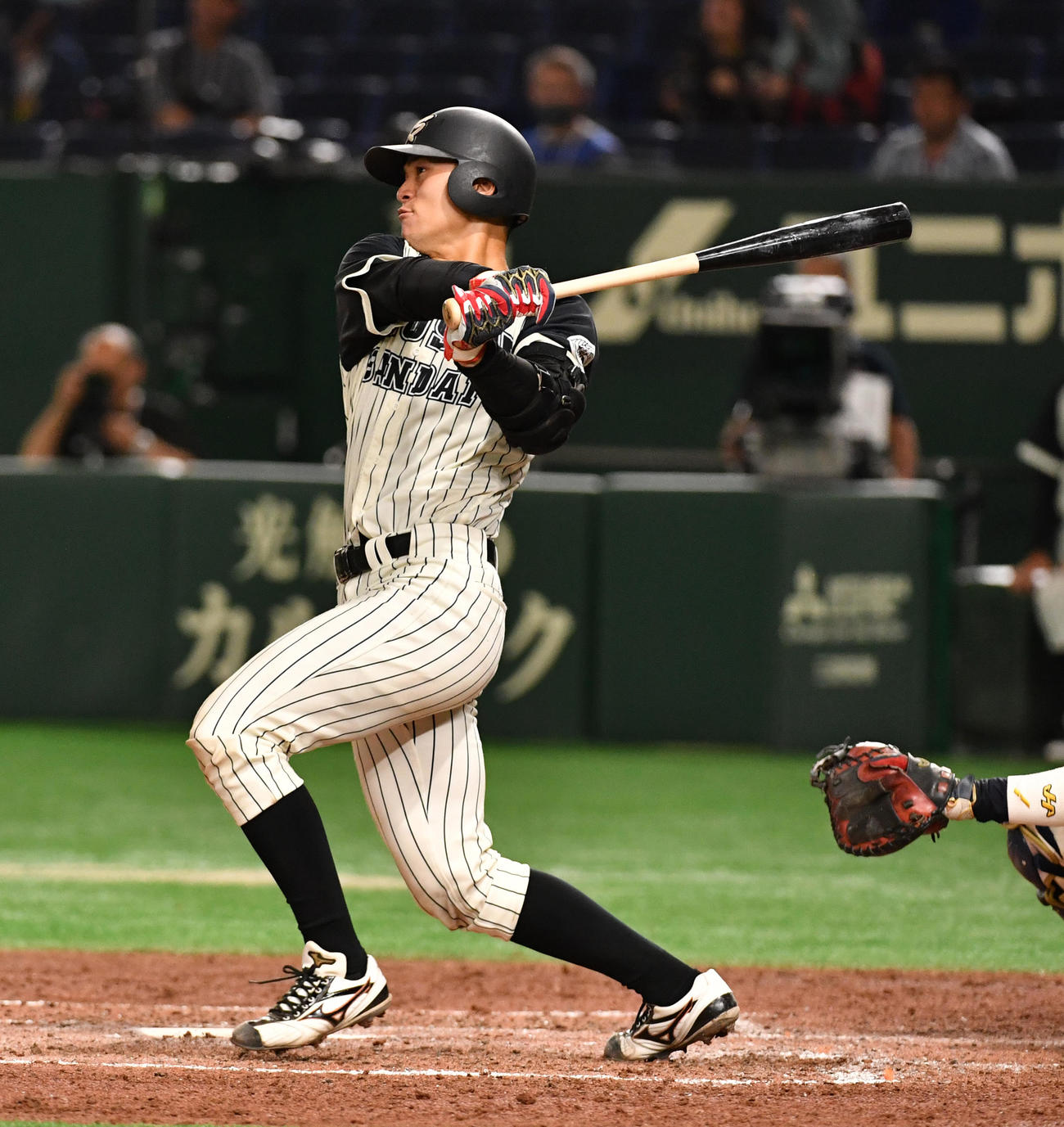 九産大対中部大　4回表九産大1死、菊池は左越えに本塁打を放つ（撮影・柴田隆二）