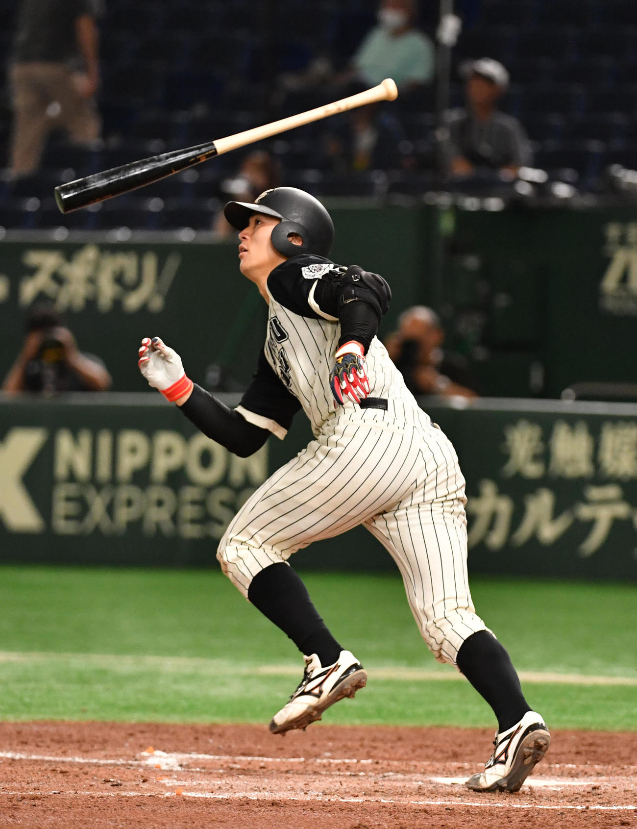 九産大対中部大　4回表九産大1死、菊池は左越えに本塁打を放つ（撮影・柴田隆二）
