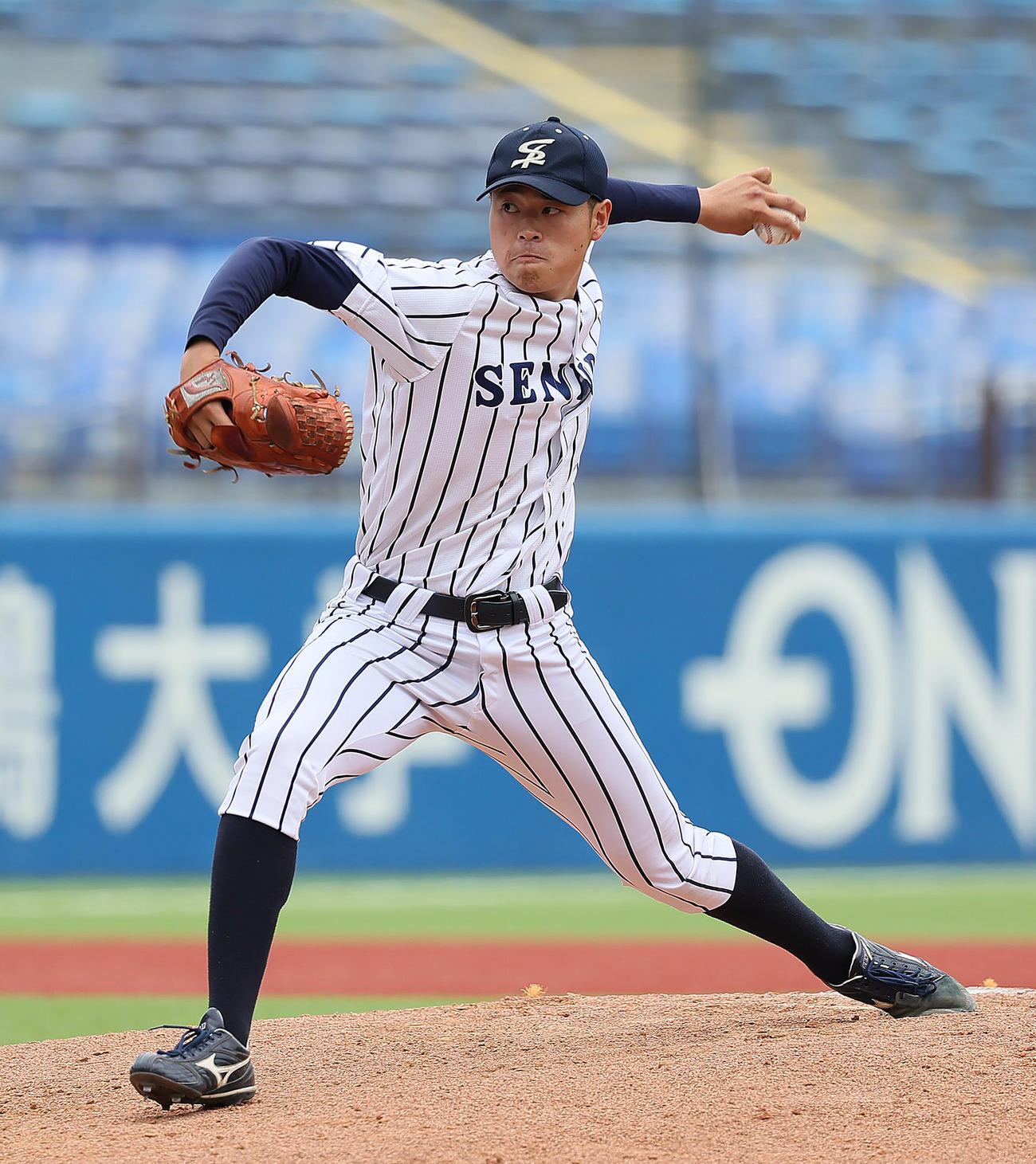 仙台大対桐蔭横浜大　4回裏桐蔭横浜大無死、仙台大2番手の樫本（撮影・足立雅史）
