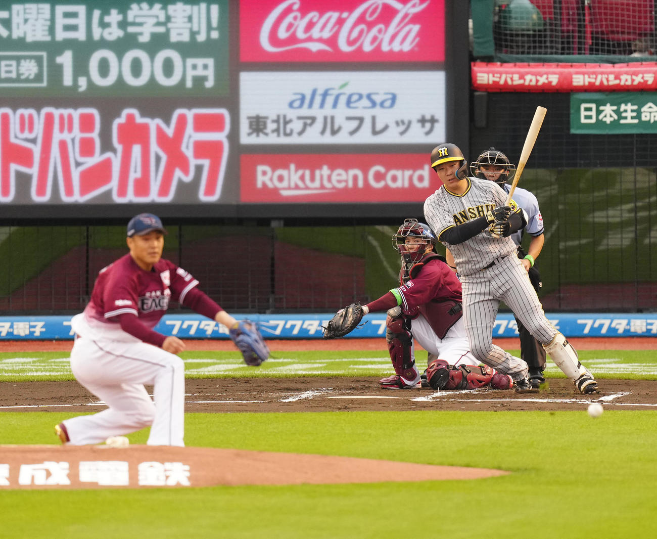 楽天対阪神　1回表阪神2死三塁、中前に先制適時打を放つ大山。投手則本（撮影・江口和貴）