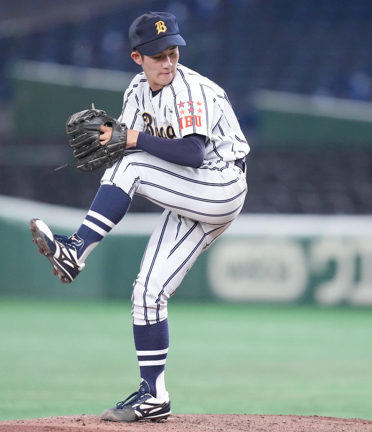 青学大対国際武道大　先発し力投する国際武道大・松井（撮影・鈴木みどり）