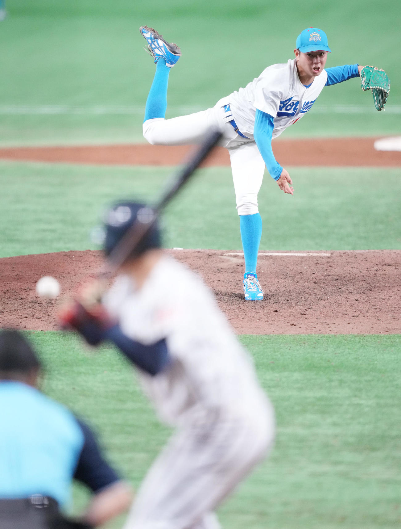 国際武道大対青学大　先発し力投する青学大・下村（撮影・鈴木みどり）