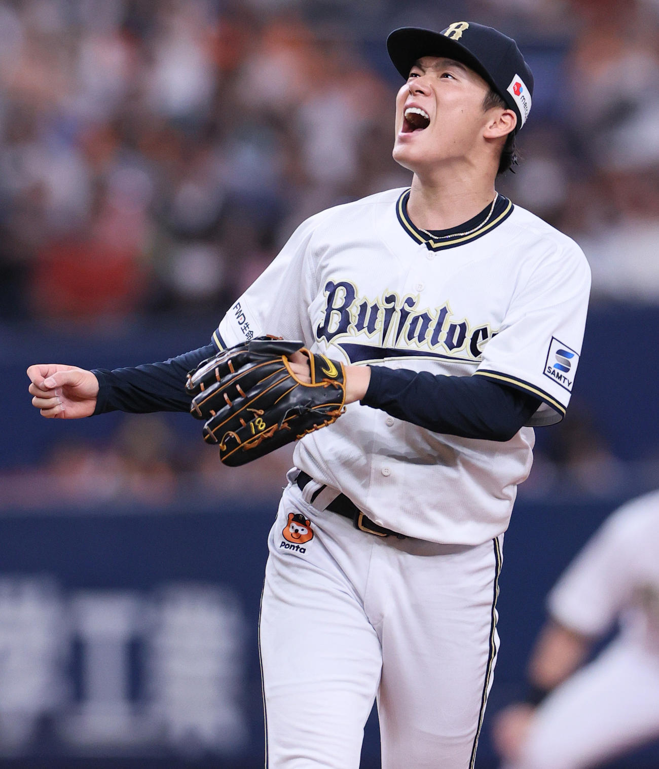 オリックス対巨人　2回表巨人2死一塁、山本は大城卓を中飛に打ち取る（撮影・上山淳一）