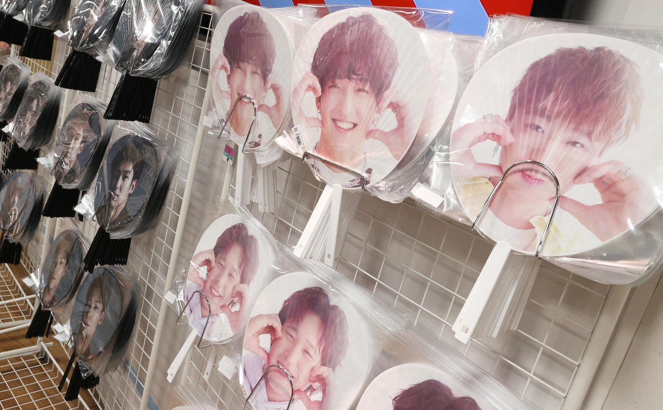 Bs SHOPに並ぶオリ姫デーのイベントグッズ（撮影・上山淳一）