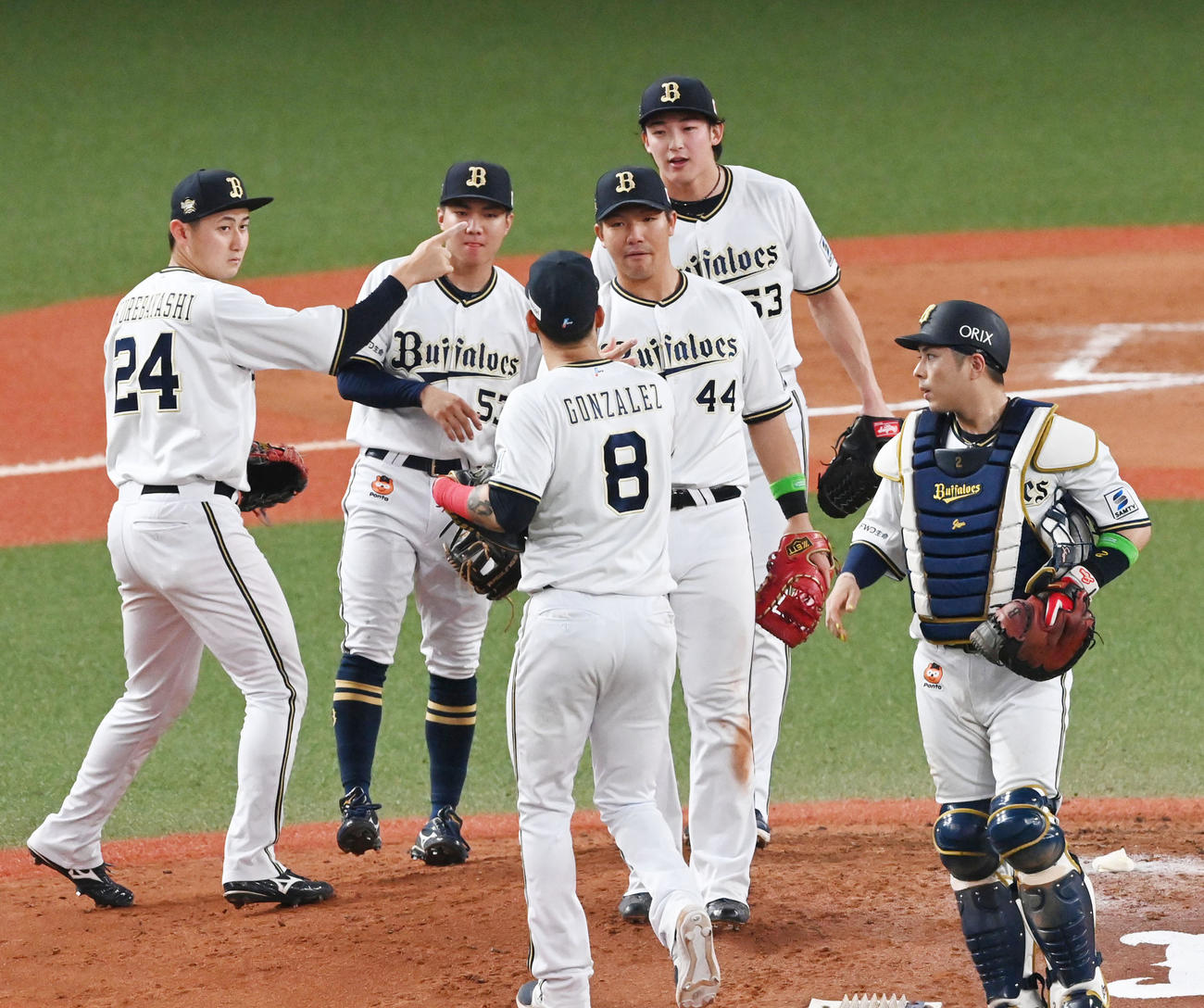 オリックス対巨人　巨人に勝利、喜ぶオリックスナイン（撮影・前岡正明）