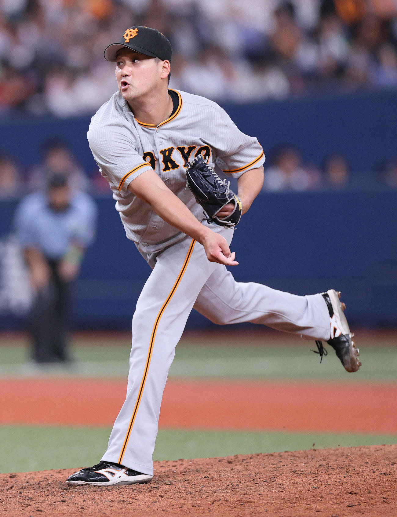 オリックス対巨人　7回に登板する巨人三上（撮影・上山淳一）
