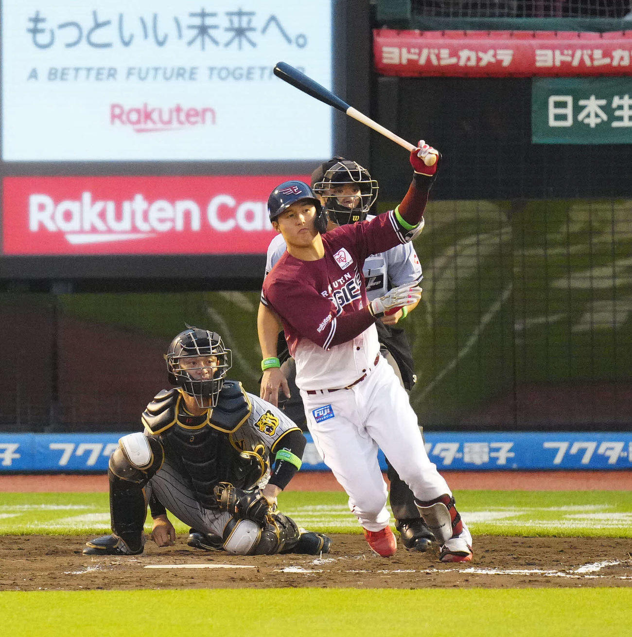 楽天対阪神　2回裏楽天2死満塁、2点適時打を放つ太田（撮影・江口和貴）