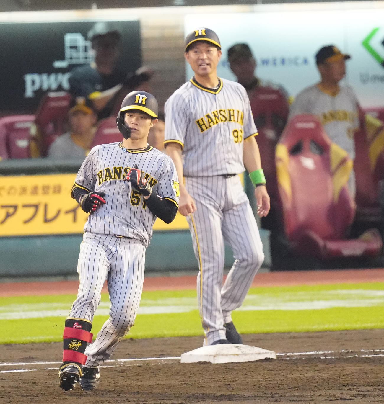 楽天対阪神　3回表阪神2死、中前打を放った中野（撮影・江口和貴）