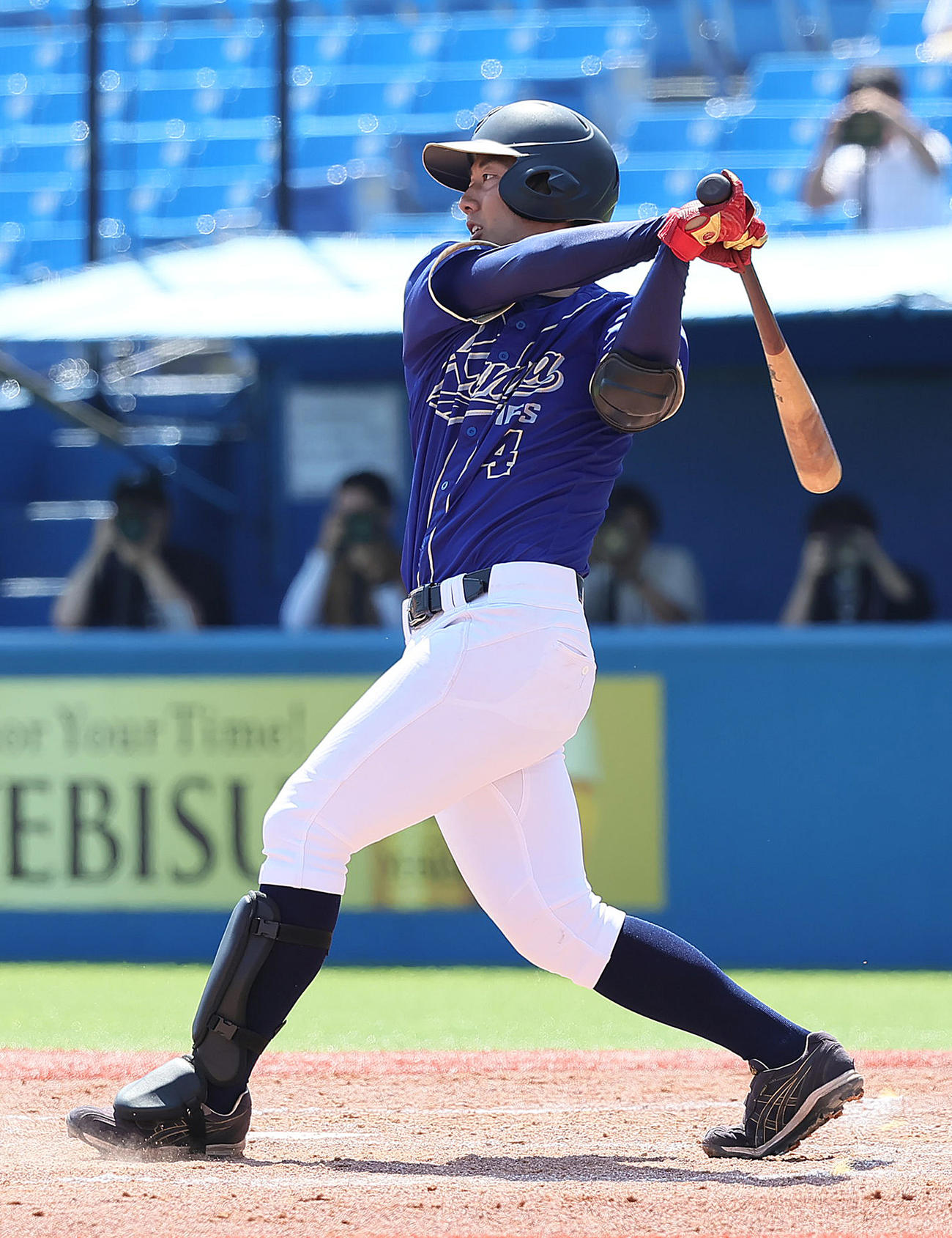 全日本大学野球選手権　2回戦　近大対鹿屋体大　2回裏鹿屋体大無死二、三塁、窪田は中前適時打を放つ（撮影・足立雅史）