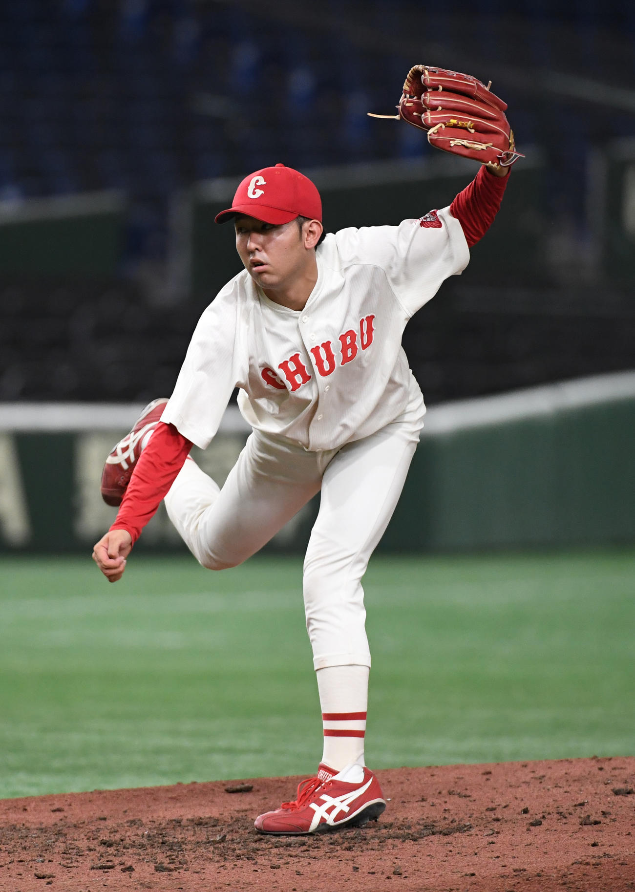 天理大対中部学院大　タイブレーク10回から登板した中部学院大・縄田（撮影・柴田隆二）