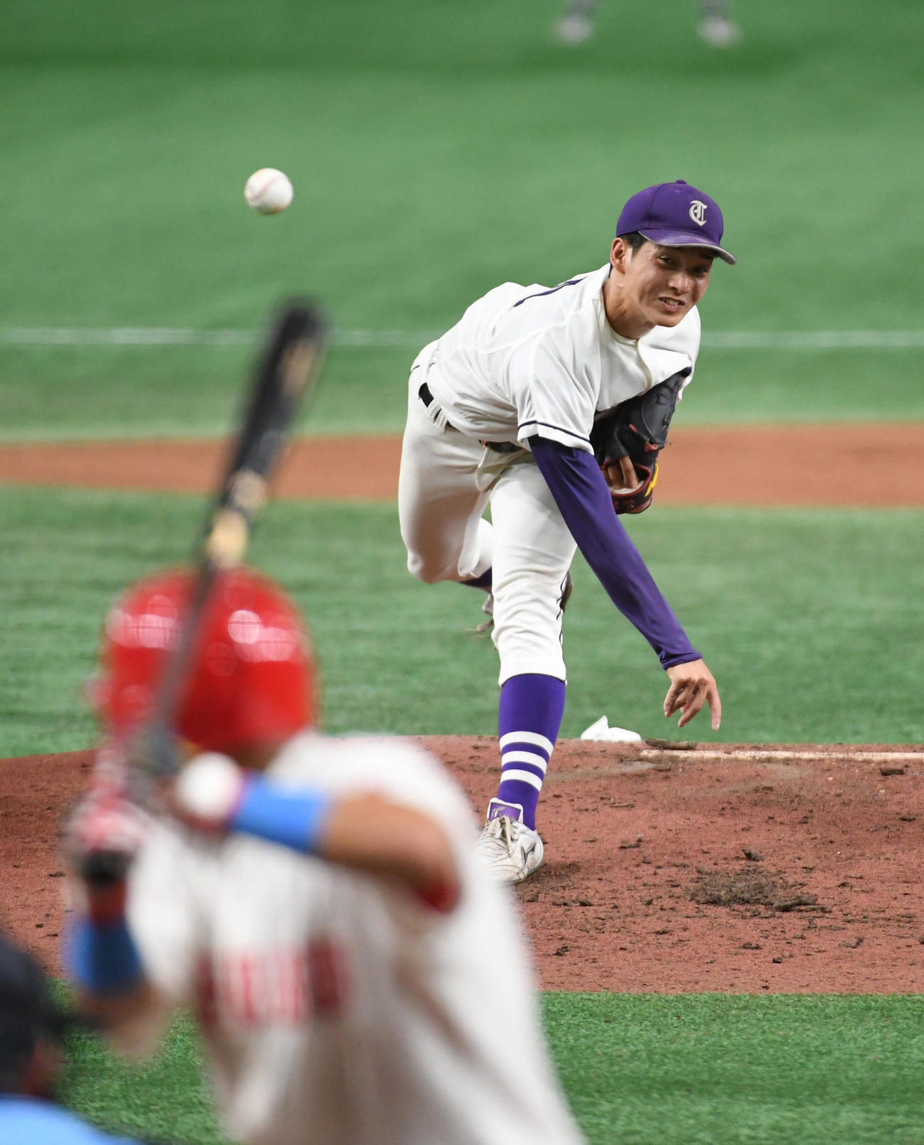天理大対中部学院大　好投する天理大・藤居（撮影・柴田隆二）