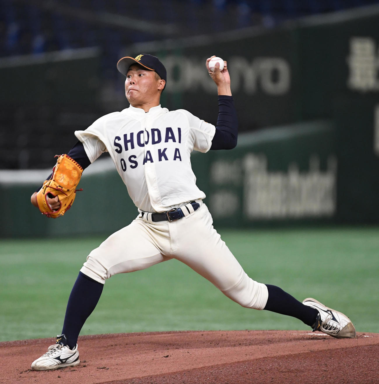 花園大対大商大　先発した大商大・高（撮影・柴田隆二）