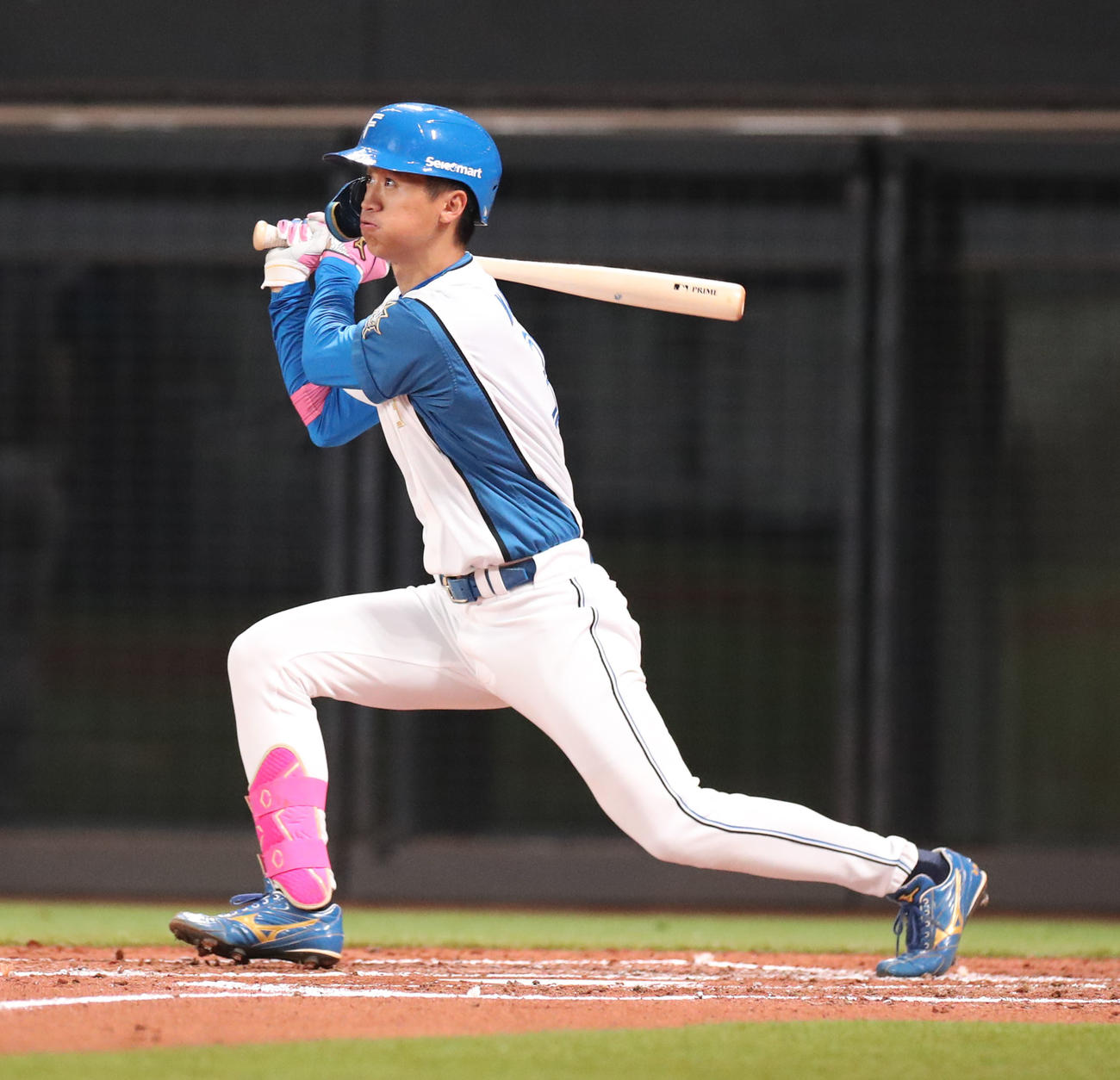 日本ハム対広島　3回裏日本ハム1死一、二塁、加藤豪は中前打を放つ（撮影・佐藤翔太）