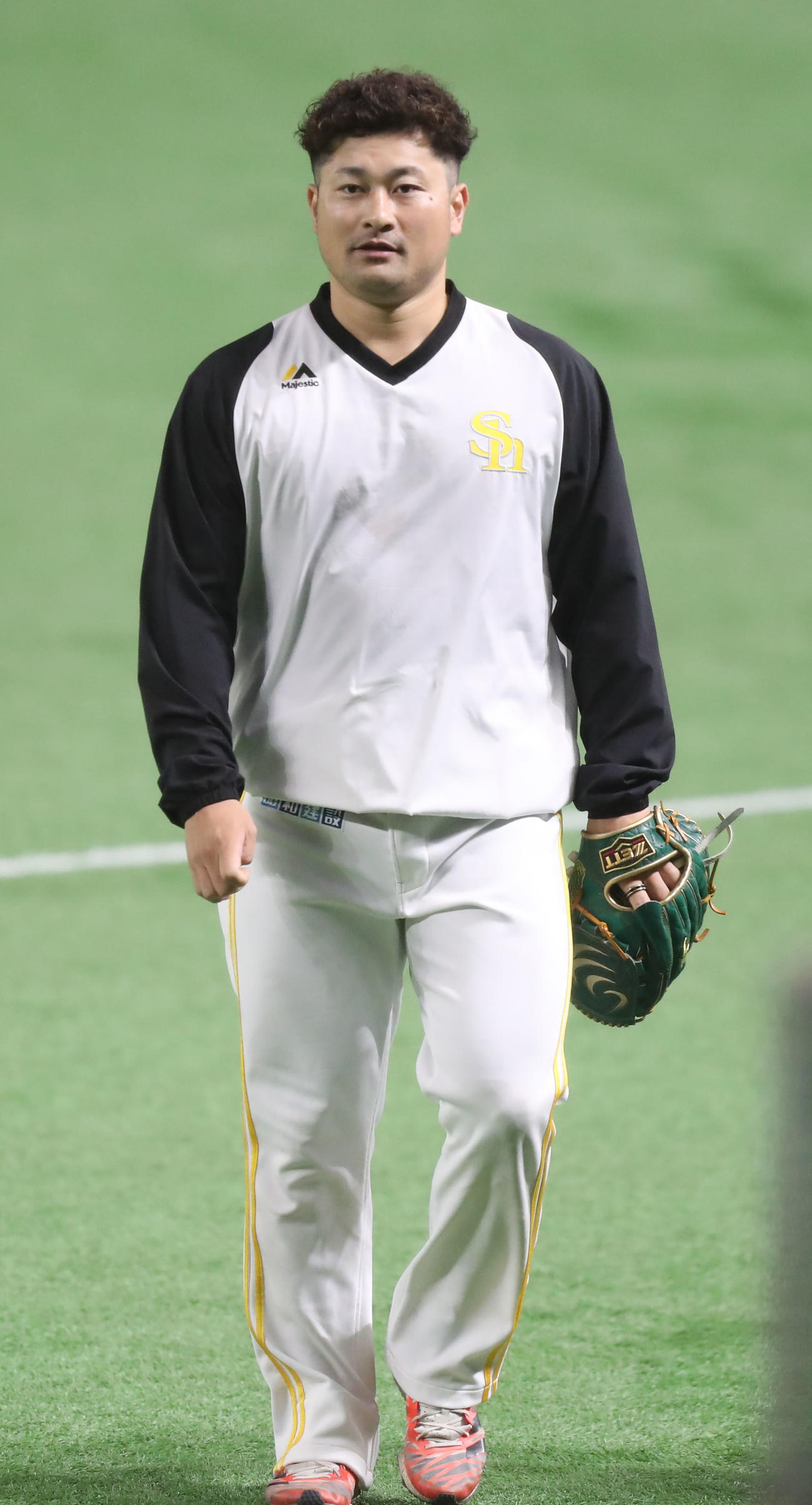 試合前練習を終えて引き揚げる森（撮影・冨田成美）