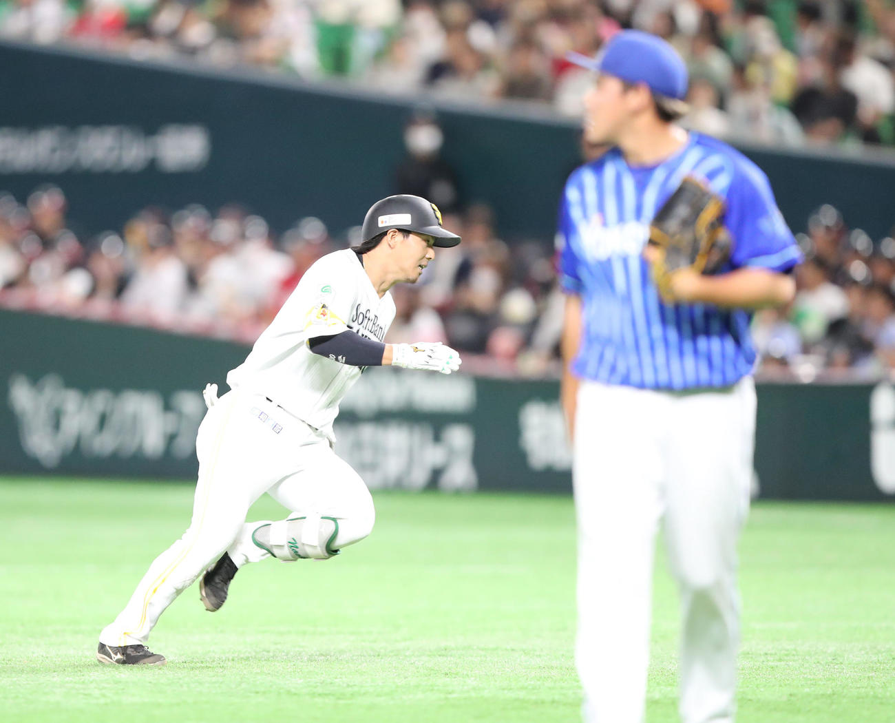 ソフトバンク対DeNA 7回裏ソフトバンク2死、佐藤直は中飛に終わる（撮影・梅根麻紀）