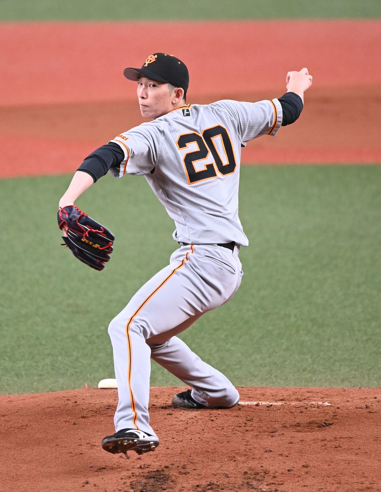 オリックス対巨人　力投する巨人先発の戸郷（撮影・和賀正仁）