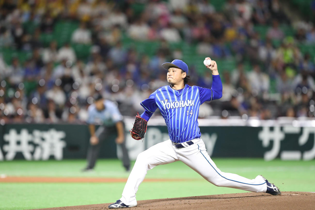 ソフトバンク対DeNA　力投するDeNA先発の石田（撮影・冨田成美）