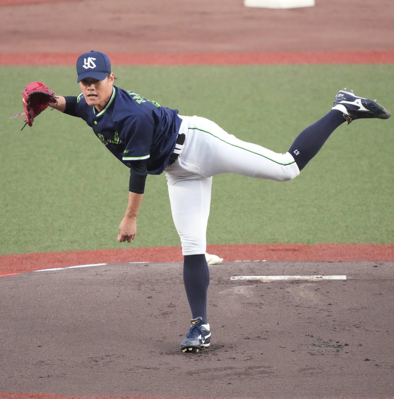 ロッテ対ヤクルト　ヤクルト先発の高橋（撮影・小沢裕）