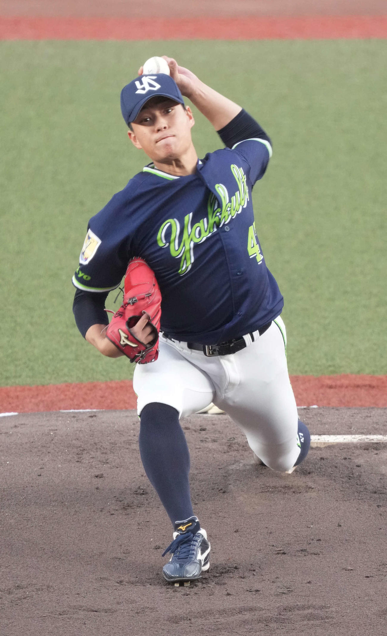 ロッテ対ヤクルト　ヤクルト先発の高橋（撮影・小沢裕）