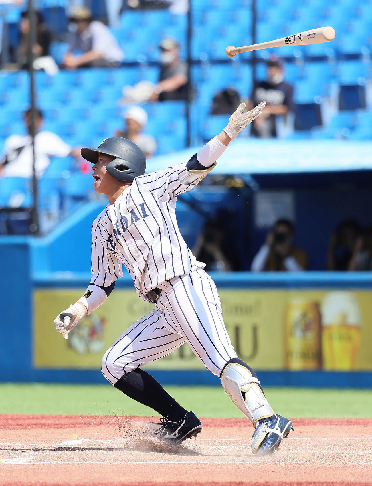 仙台大対東日本国際大　7回表仙台大1死一、二塁、辻本は左越え3点本塁打を放つ（撮影・足立雅史）