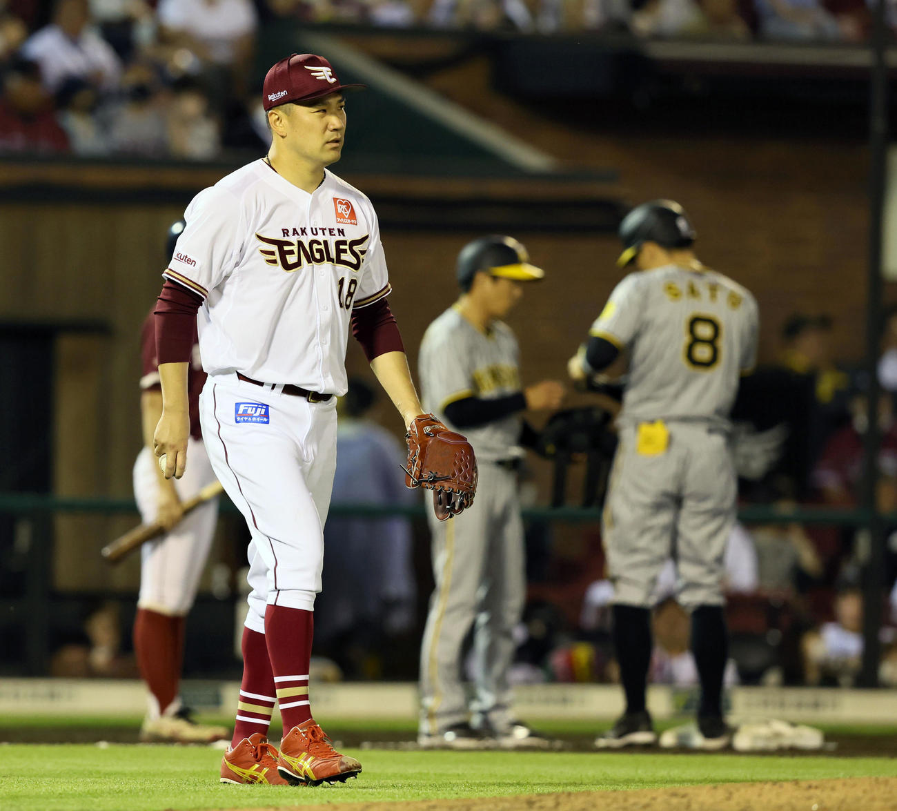 楽天対阪神　5回表阪神1死、田中将は佐藤輝に中越え三塁打を打たれる（撮影・加藤哉）