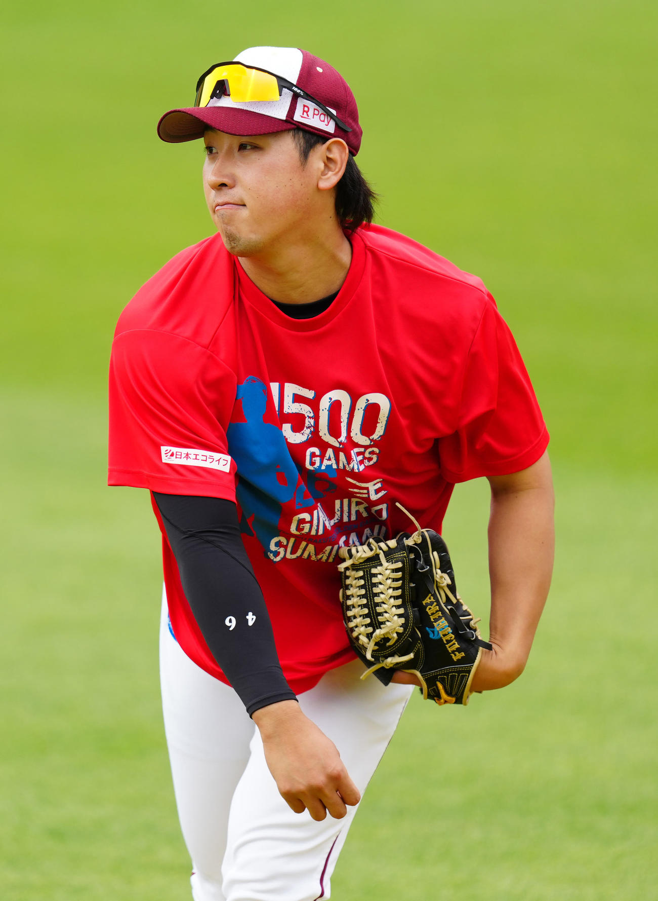 楽天対阪神　試合前練習でキャッチボールする楽天藤平（撮影・江口和貴）