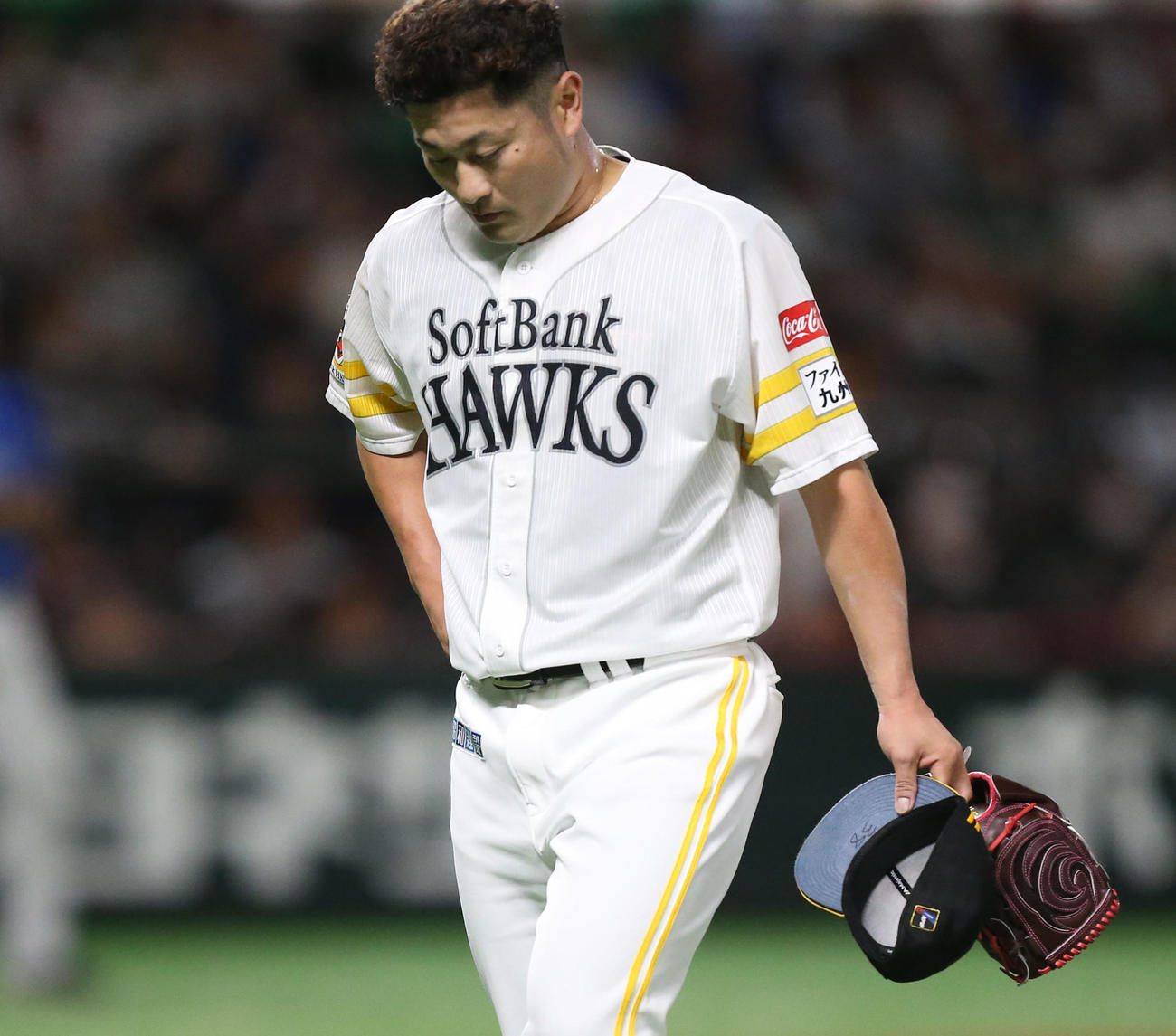 ソフトバンク対DeNA 3回、途中降板となりベンチへ引き揚げる森（撮影・冨田成美）