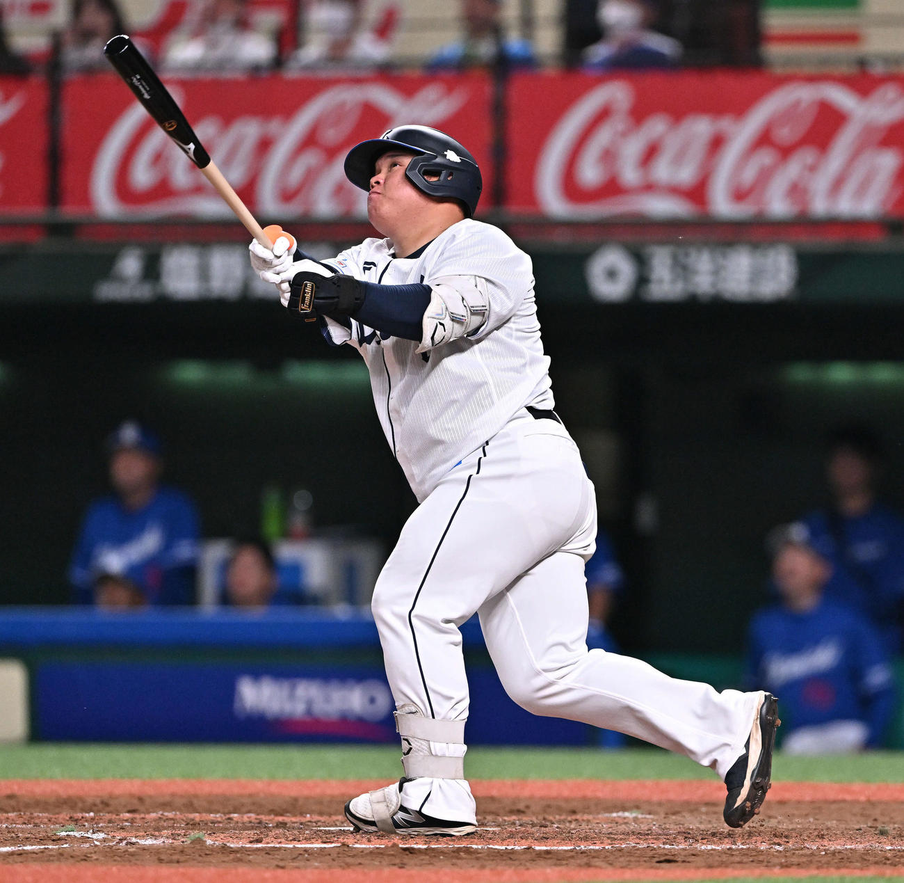 西武対中日　5回裏西武1死、渡部は左越えソロ本塁打を放つ（撮影・滝沢徹郎）