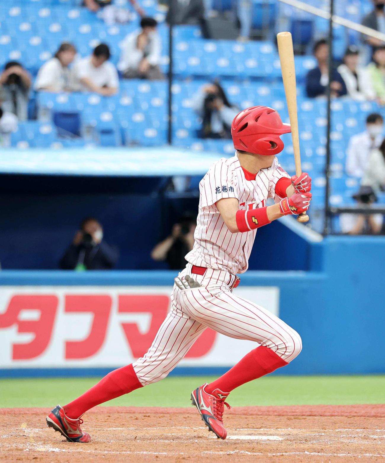 大商大対富士大　2回裏富士大1死満塁、赤瀬は左前適時打を放つ（撮影・鈴木正人）