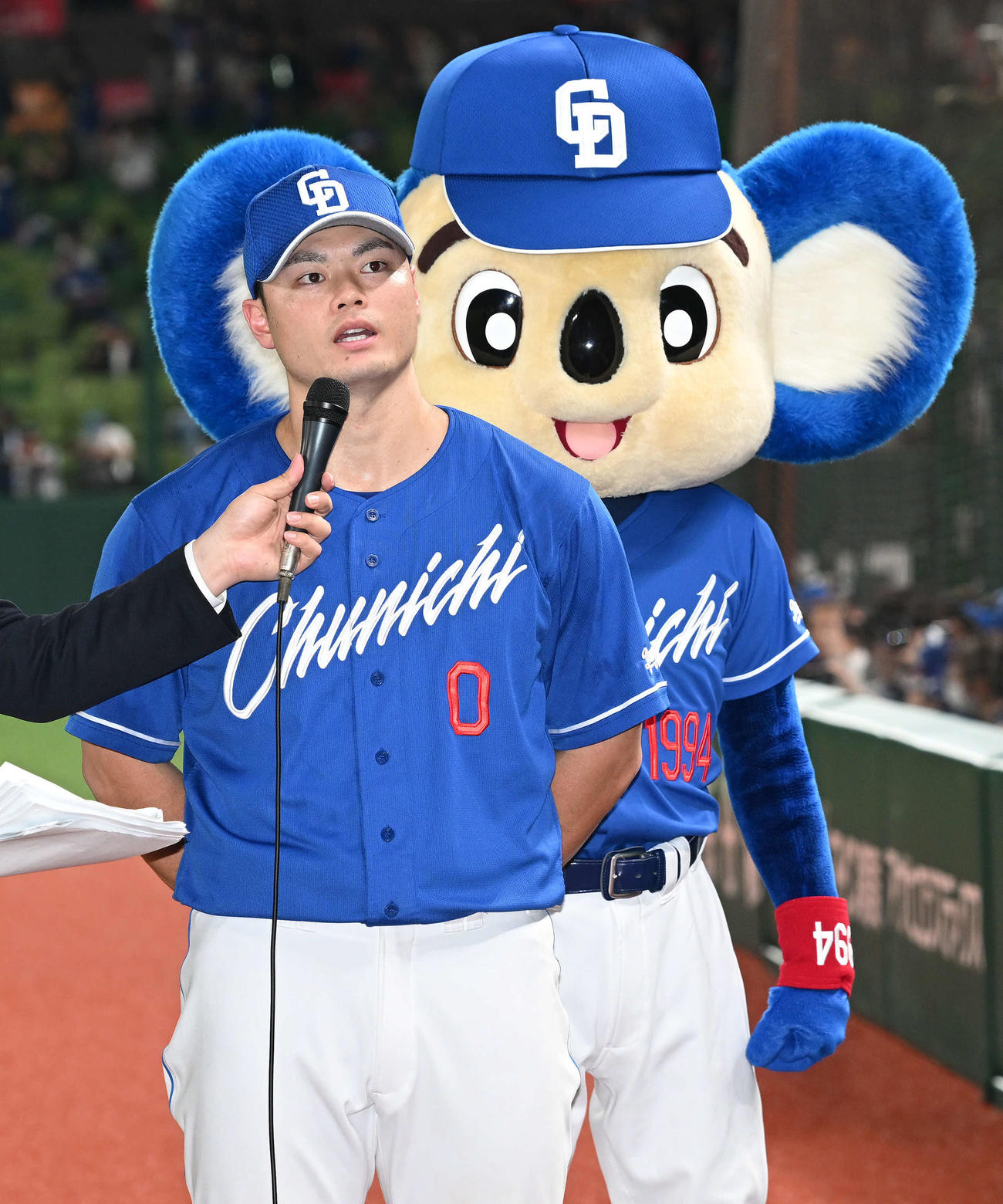 西武対中日　試合後、ヒーローインタビューを受ける中日細川（撮影・滝沢徹郎）