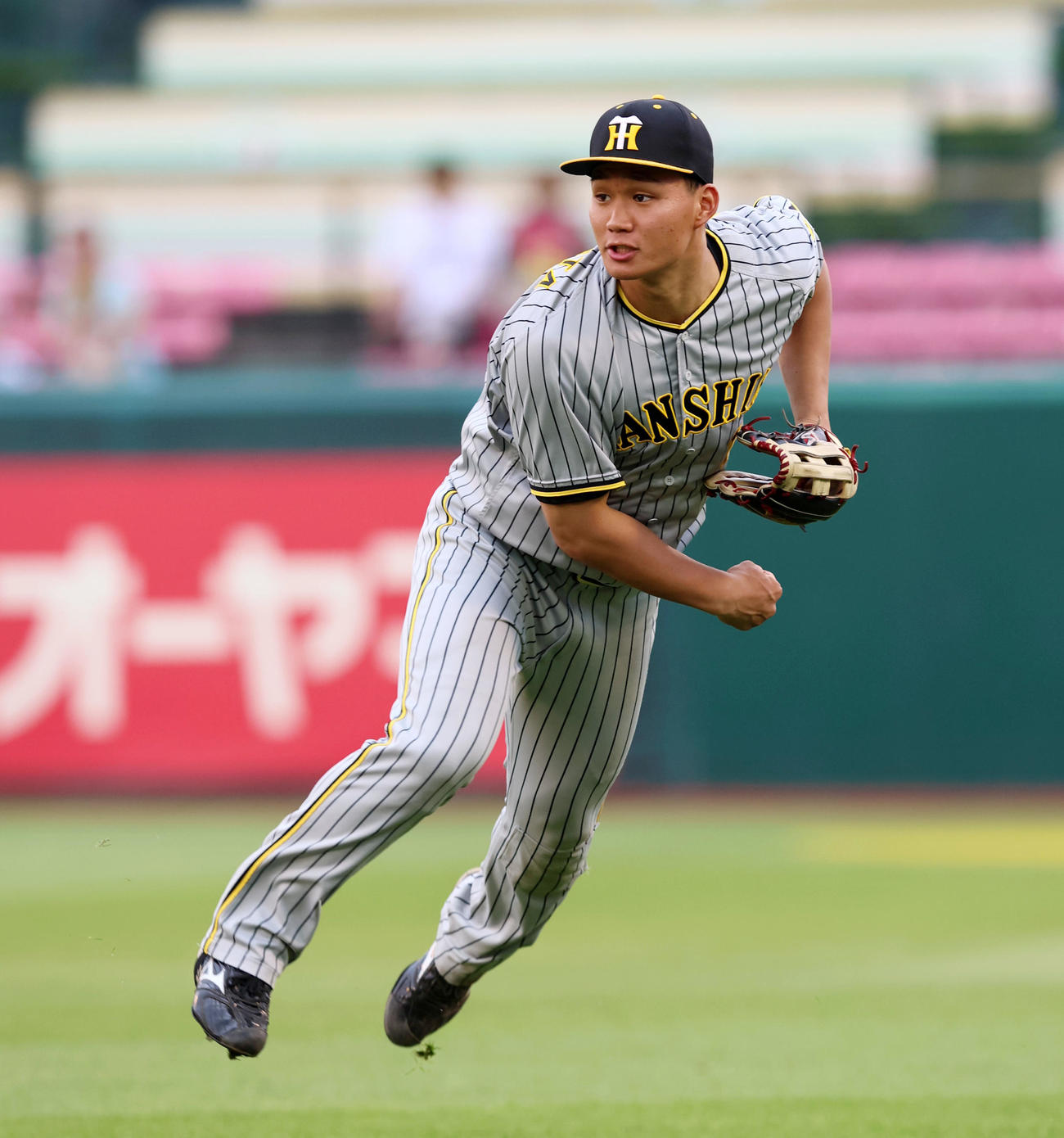 2023年6月8日、楽天戦でシートノックを受ける森下