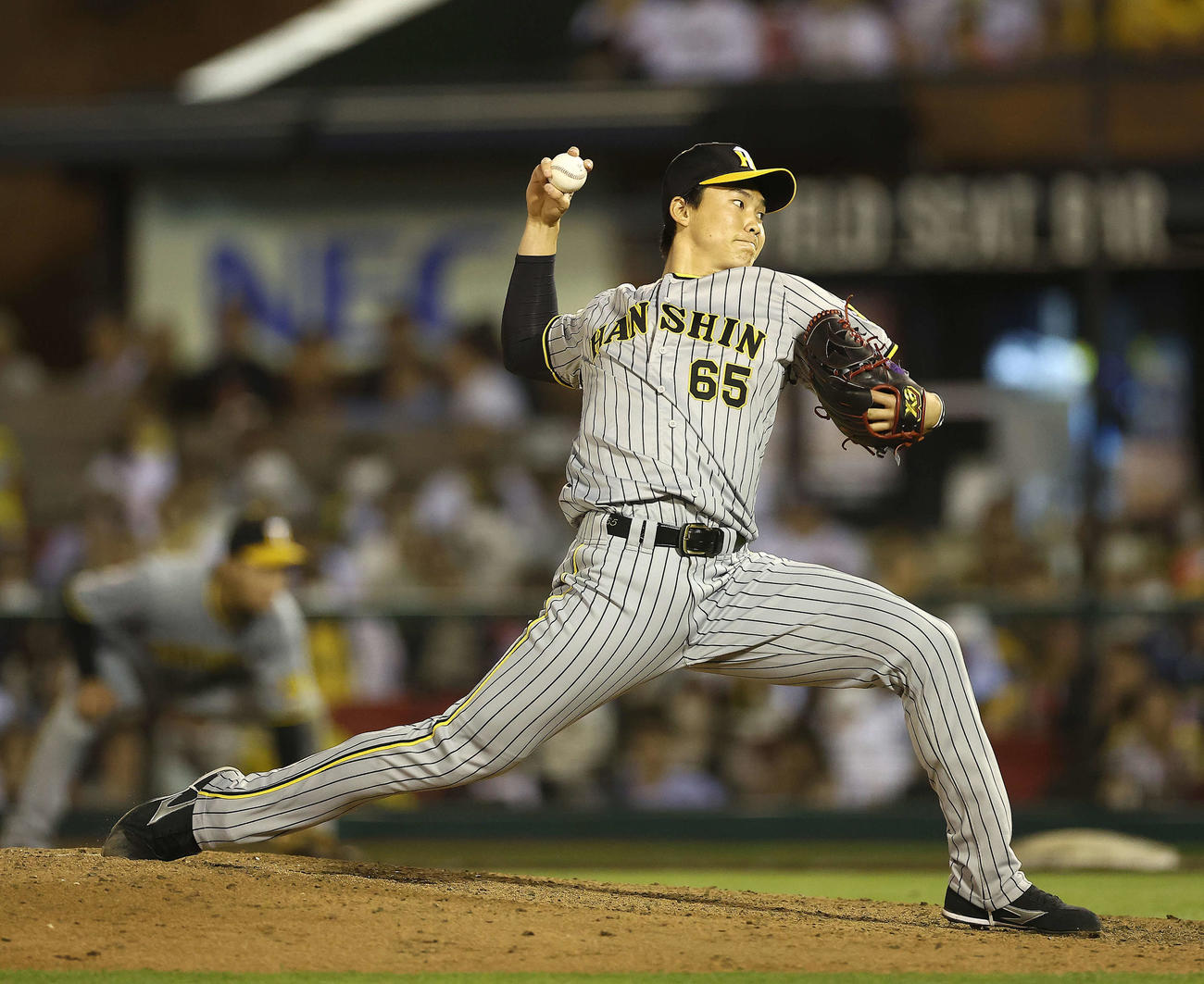 楽天対阪神　9回裏、阪神3番手で登板する湯浅（撮影・河田真司）