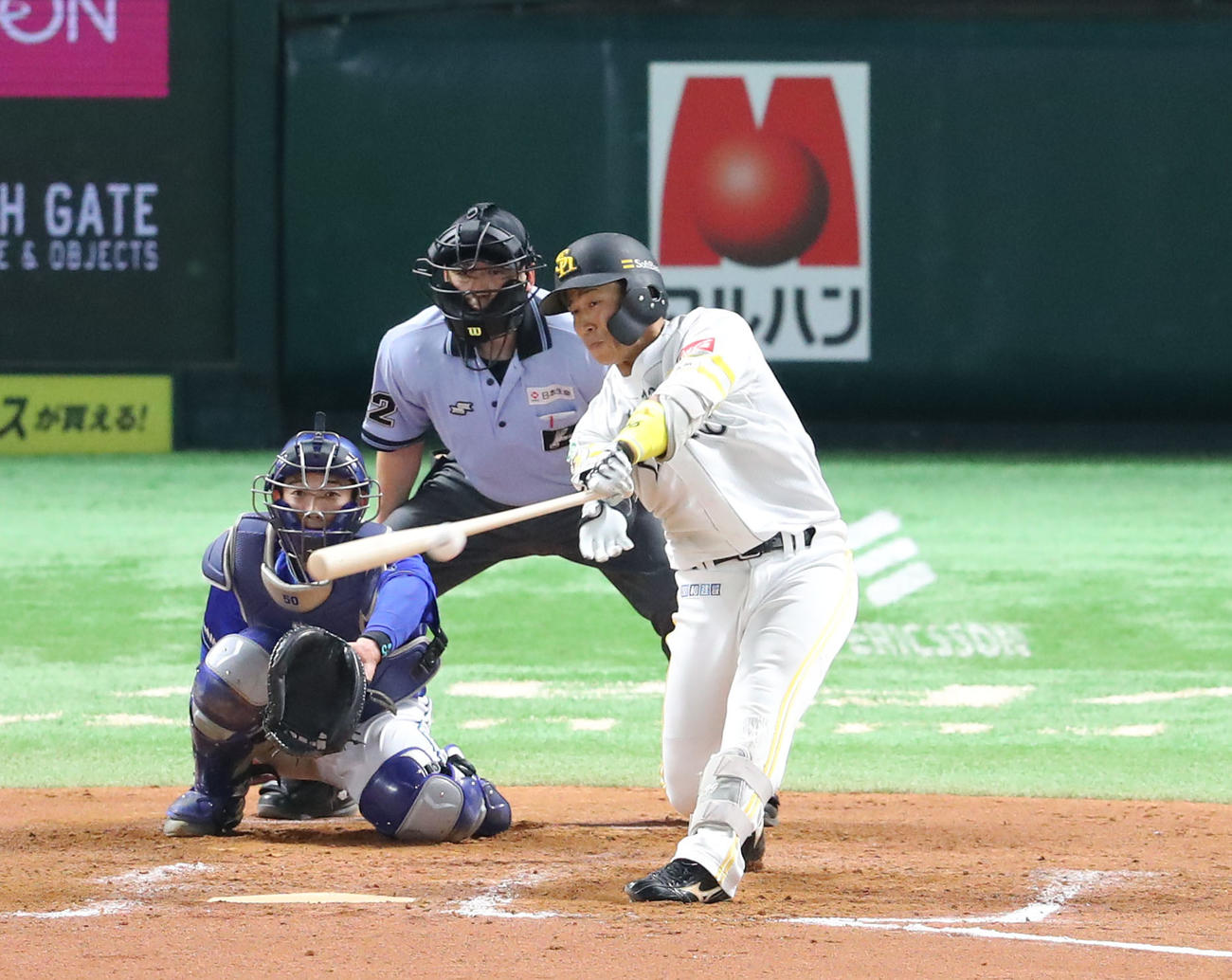 ソフトバンク対DeNA 8回裏ソフトバンク無死、野村勇は左前安打を放つ（撮影・梅根麻紀）