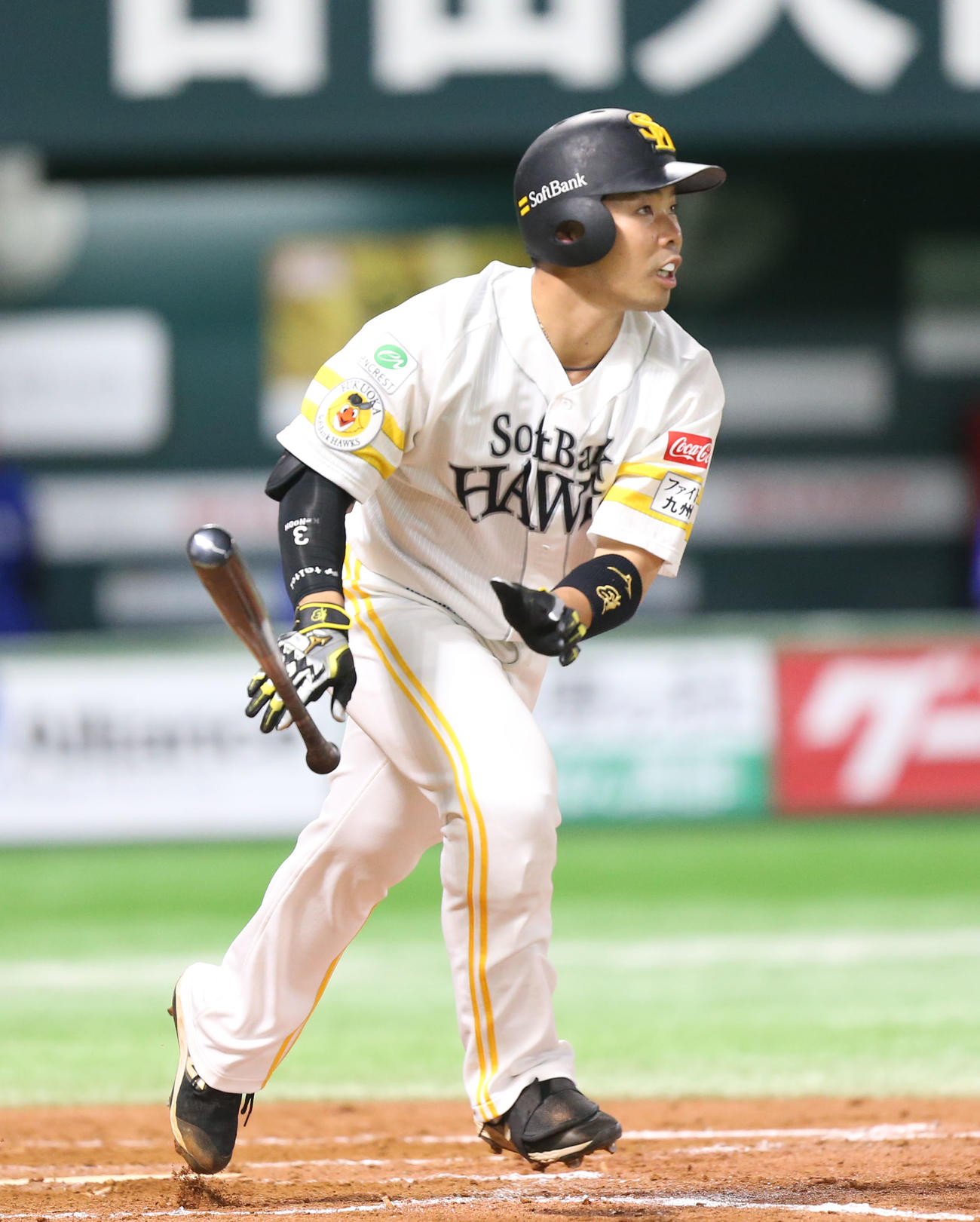 ソフトバンク対DeNA 8回裏ソフトバンク2死三塁、近藤は、右中間へ2点本塁打を放つ（撮影・冨田成美）