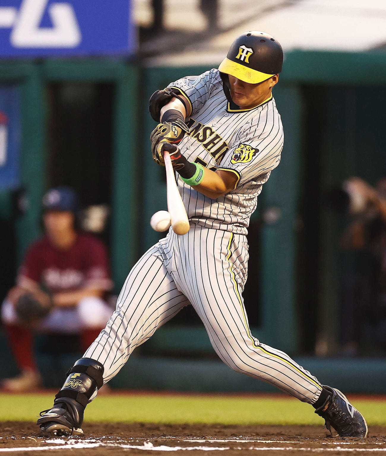 楽天戦で二塁内野安打を放つ前川右京（2023年6月7日撮影）