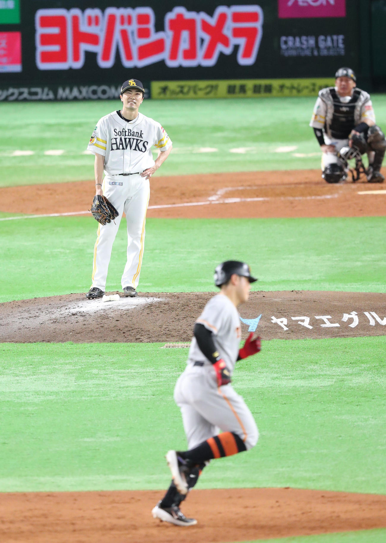ソフトバンク対巨人　4回表巨人2死、岡本和に左越え本塁打を浴びた和田毅（撮影・梅根麻紀）