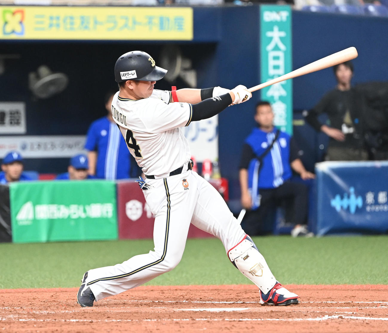 オリックス対DeNA 4回裏オリックス無死、頓宮は左越えソロ本塁打を放つ（撮影・和賀正仁）