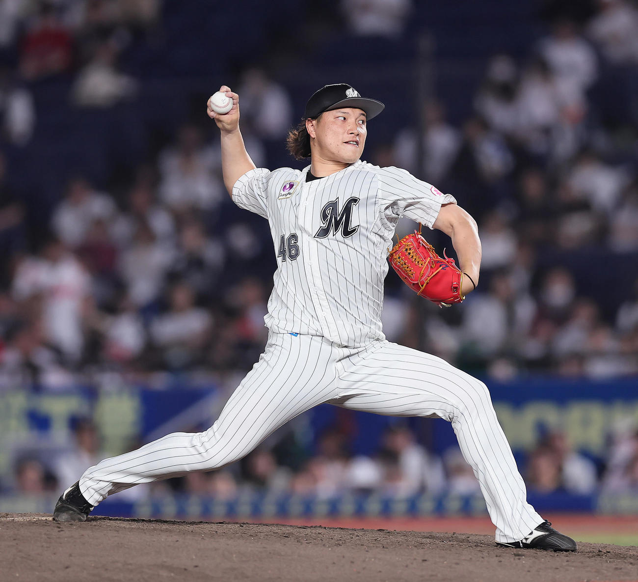 ロッテ対広島　9回から登板したロッテ岩下（撮影・足立雅史）