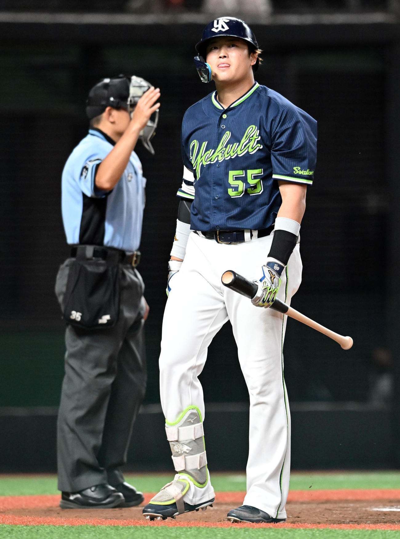 西武対ヤクルト　9回表ヤクルト無死、空振り三振に倒れる村上（撮影・たえ見朱実）