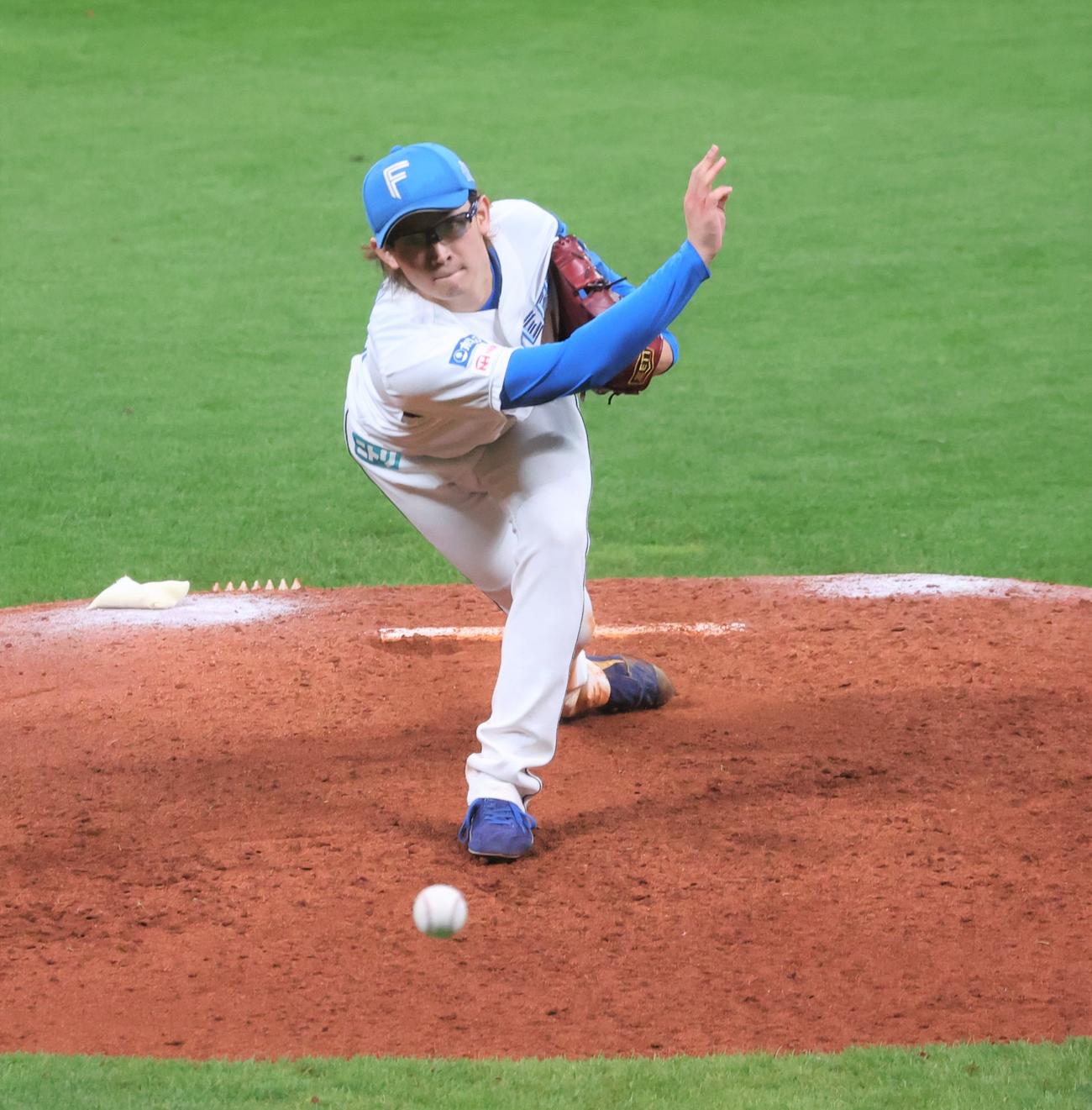 日本ハム対阪神　6回まで無失点の力投を見せた鈴木（撮影・黒川智章）