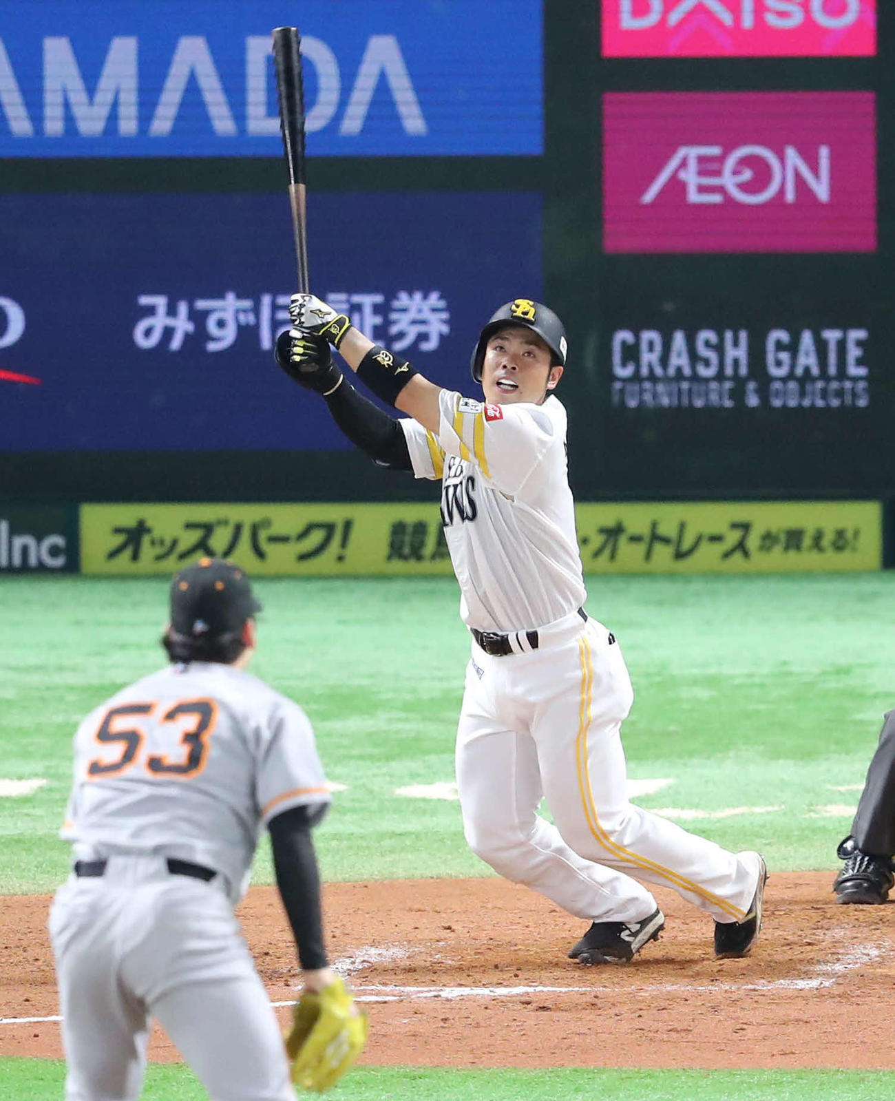 ソフトバンク対巨人　7回裏ソフトバンク2死、近藤は中越え本塁打を放つ（撮影・梅根麻紀）