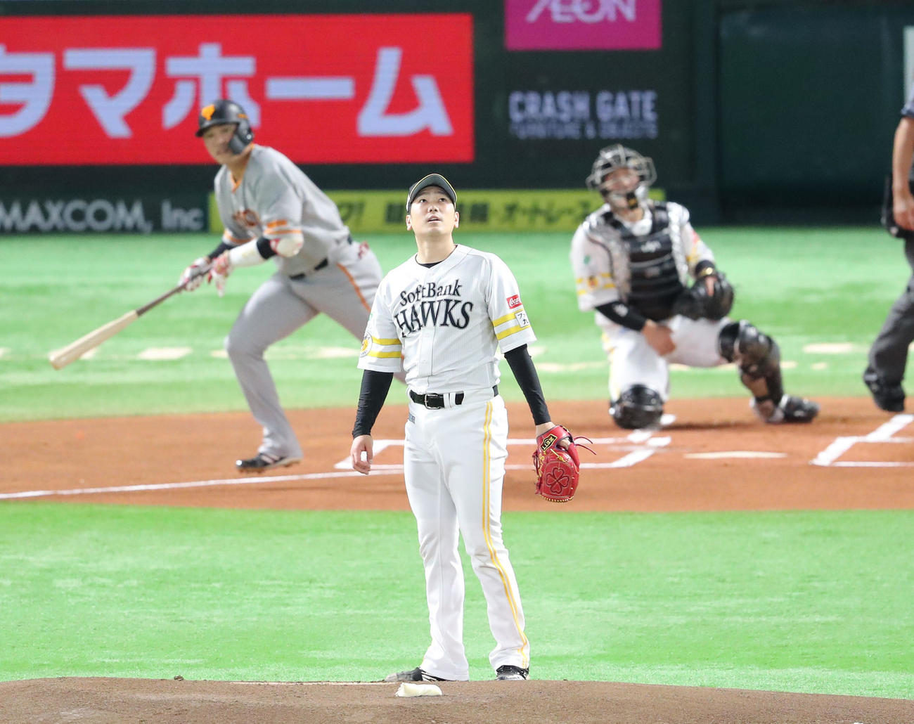 ソフトバンク対巨人　1回表巨人無死、坂本に先制本塁打を浴びた石川（撮影・梅根麻紀）