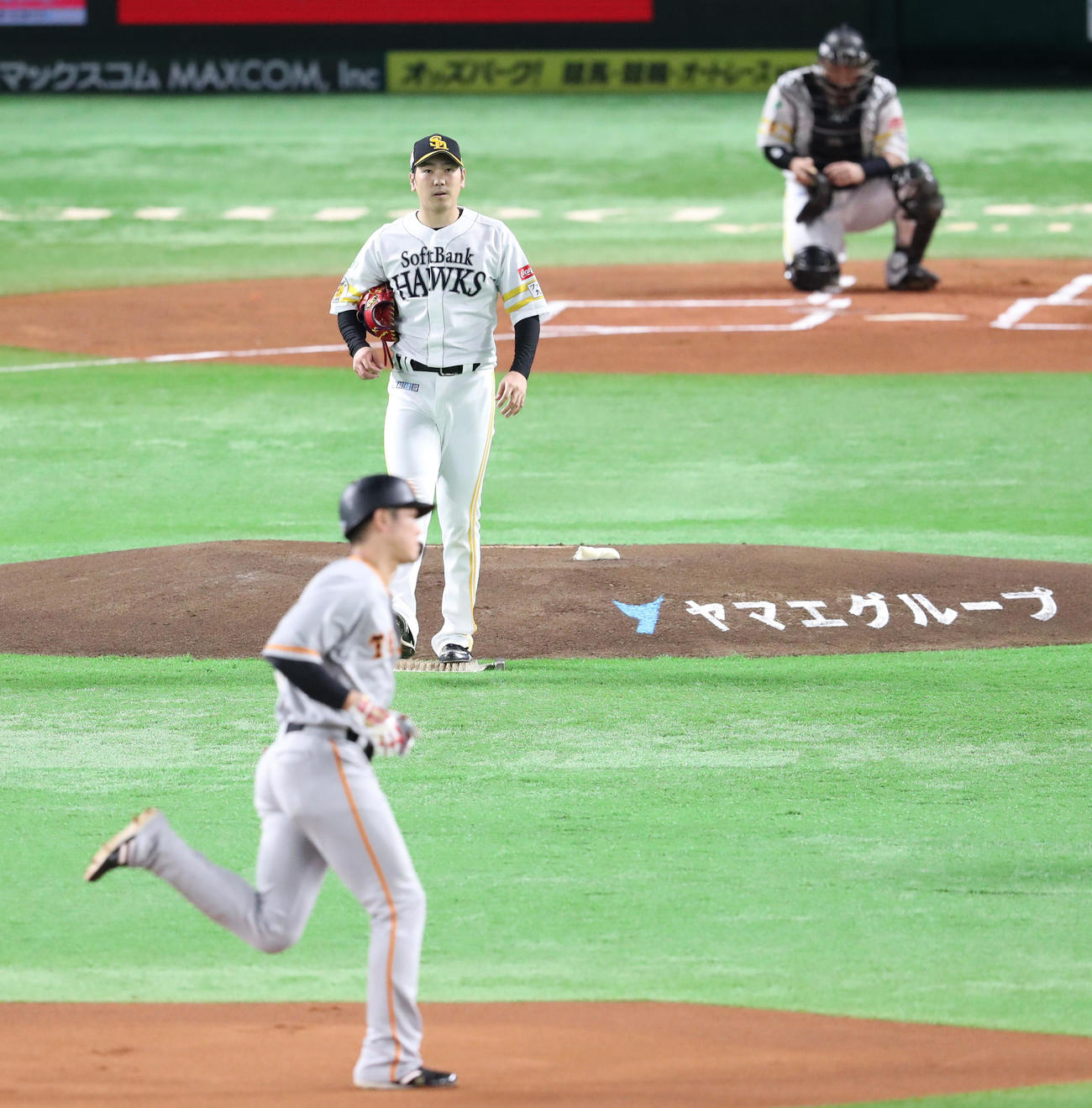 ソフトバンク対巨人　1回表巨人無死、坂本に先制本塁打を浴びた石川（撮影・梅根麻紀）