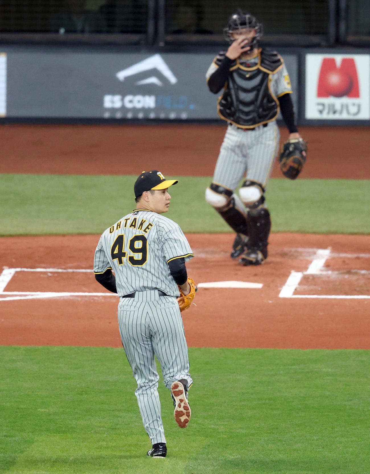 日本ハム対阪神　1回裏日本ハム無死一塁、マルティネスに先制となる適時二塁打を浴びる大竹（撮影・佐藤翔太）